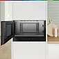 Встраиваемая микроволновая Bosch Serie 8 BFL7221B1 с объемом 21 литр, автоматическая разморозка, дисплей, черная
